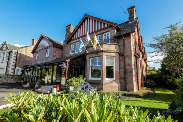 Aye Stay Rooms 75 768x512