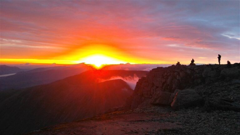 sunrise from ben nevis 768x431