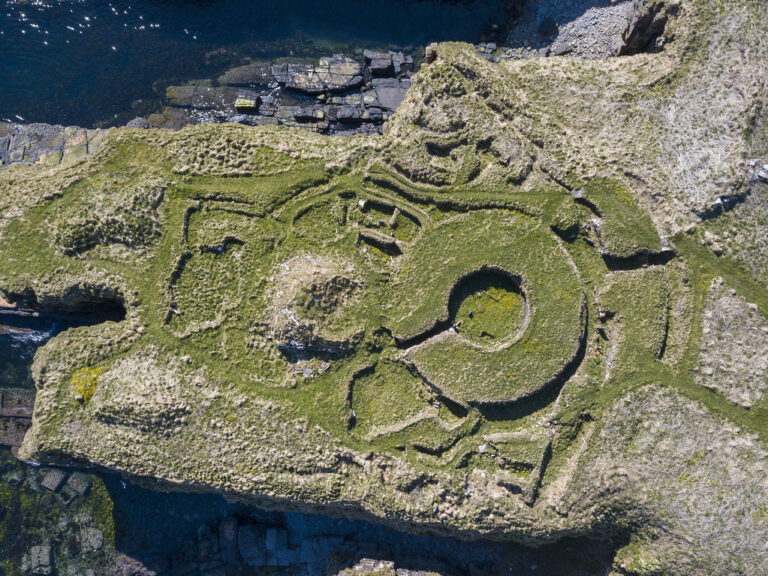 27965328188 bed455abdf b 1 768x576